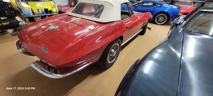 Unknown-Corvette-1965-Red-Black-3