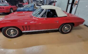 Unknown-Corvette-1965-Red-Black