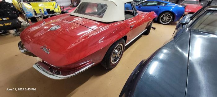 Unknown-Corvette-1965-Red-Black-5