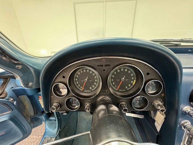 Unknown-Corvette-1966-Nassau-Blue-Bright-Blue-11