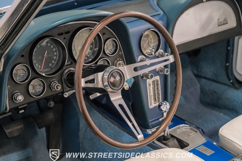 Unknown-Corvette-1966-Nassau-Blue-White-14