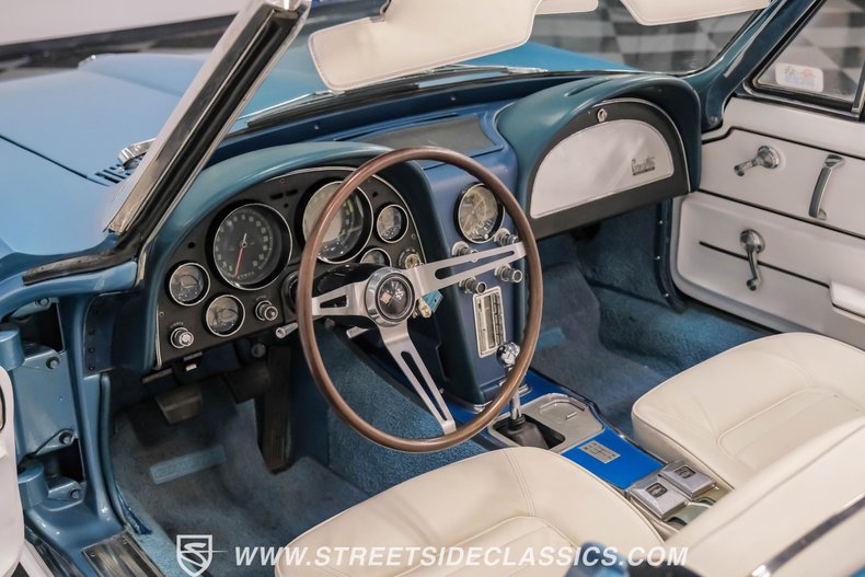 Unknown-Corvette-1966-Nassau-Blue-White-2