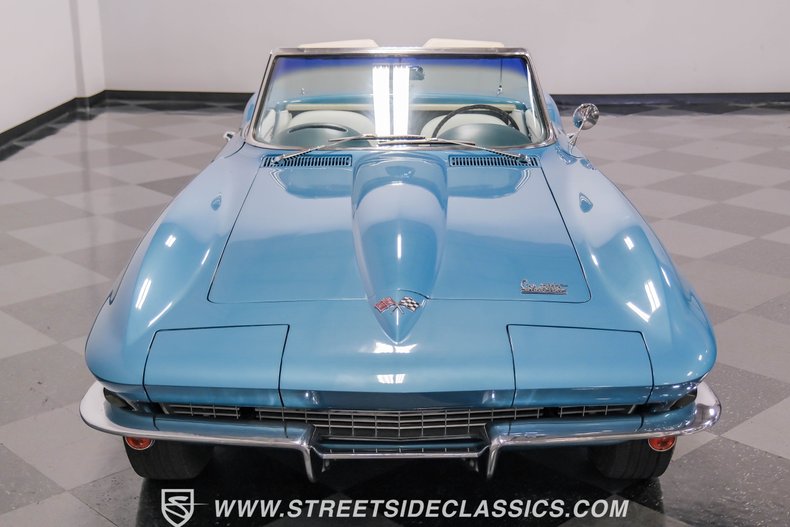Unknown-Corvette-1966-Nassau-Blue-White-26
