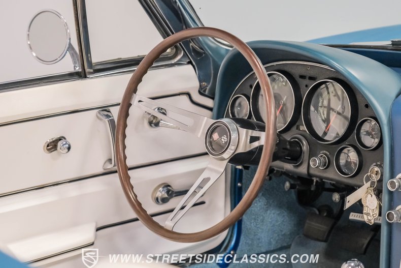 Unknown-Corvette-1966-Nassau-Blue-White-37