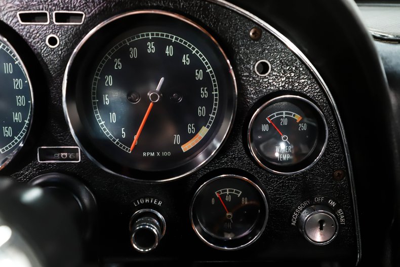 Unknown-Corvette-1966-Rally-Red-Black-17
