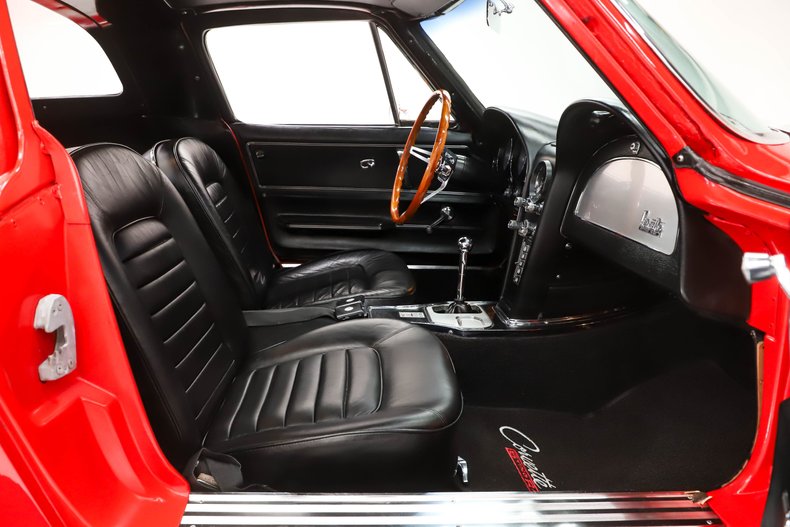 Unknown-Corvette-1966-Rally-Red-Black-40