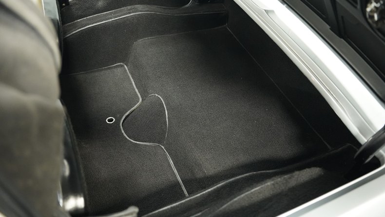 Unknown-Corvette-1966-Silver-Pearl-Black-10