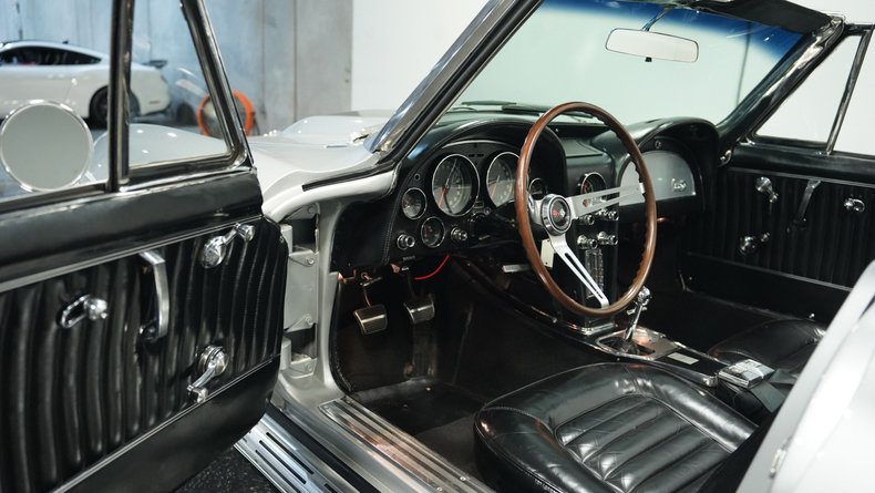 Unknown-Corvette-1966-Silver-Pearl-Black-12