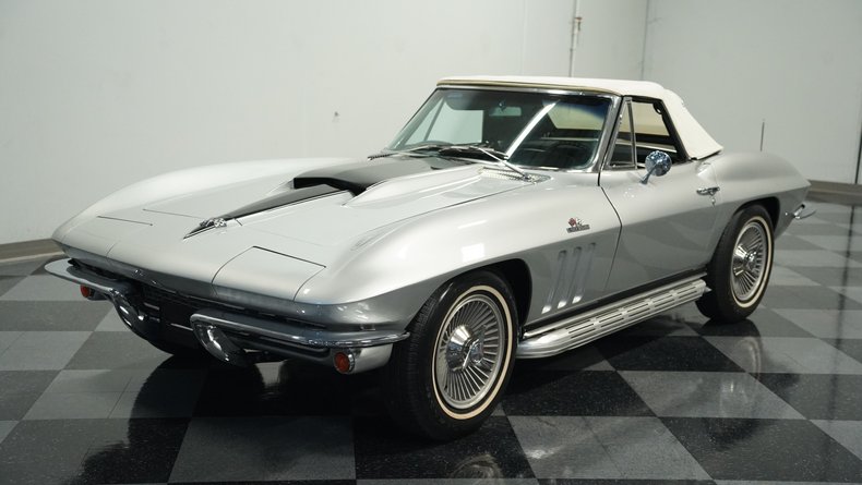 Unknown-Corvette-1966-Silver-Pearl-Black-13