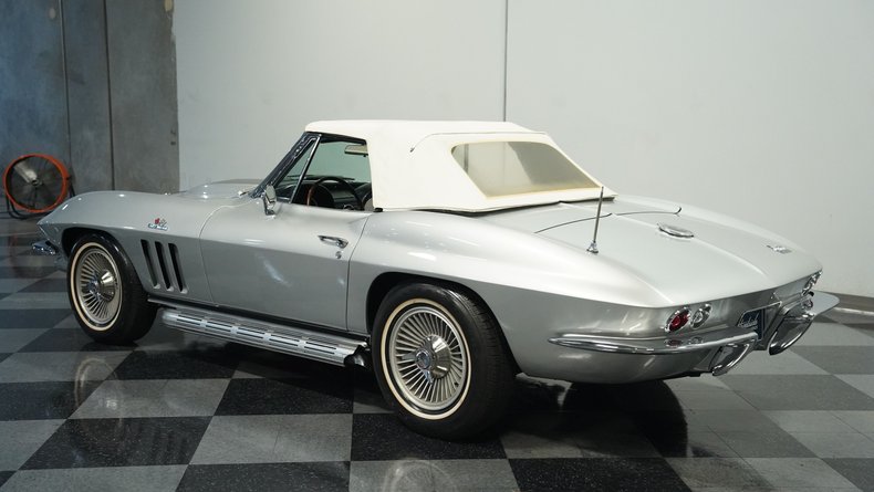 Unknown-Corvette-1966-Silver-Pearl-Black-15