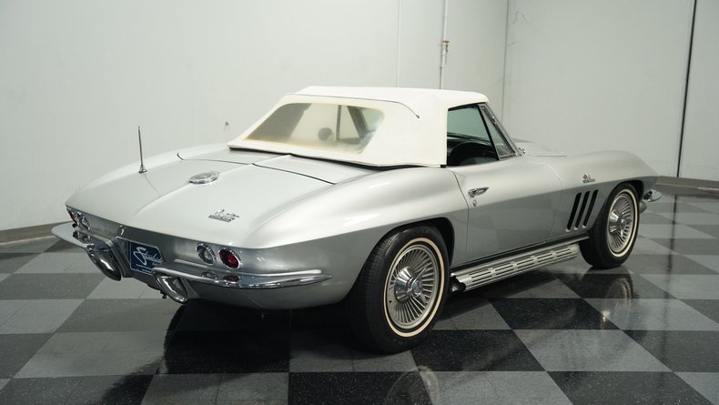 Unknown-Corvette-1966-Silver-Pearl-Black-19