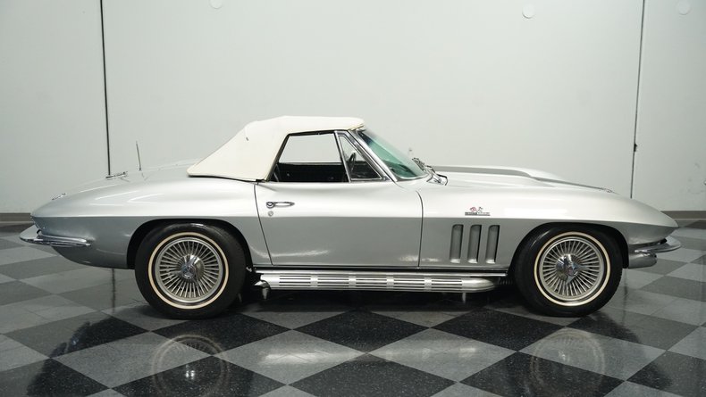 Unknown-Corvette-1966-Silver-Pearl-Black-20