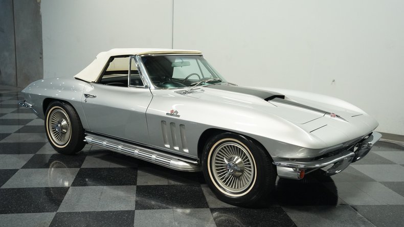Unknown-Corvette-1966-Silver-Pearl-Black-21