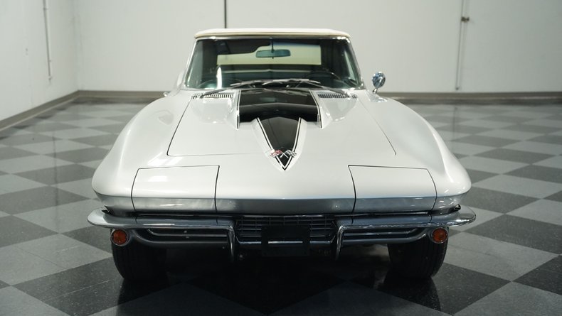 Unknown-Corvette-1966-Silver-Pearl-Black-23