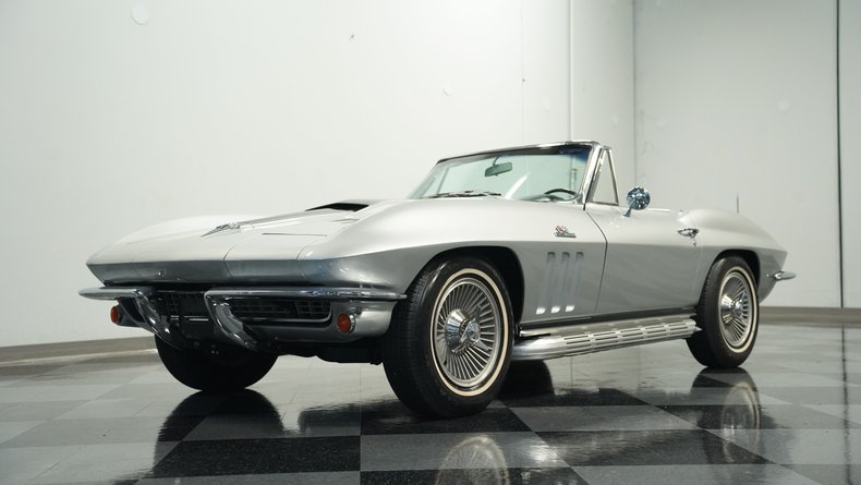 Unknown-Corvette-1966-Silver-Pearl-Black-26