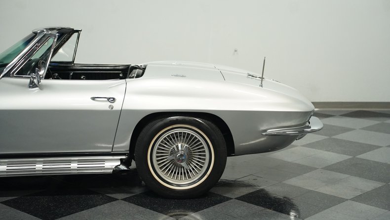 Unknown-Corvette-1966-Silver-Pearl-Black-29