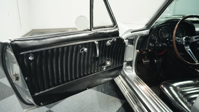 Unknown-Corvette-1966-Silver-Pearl-Black-39