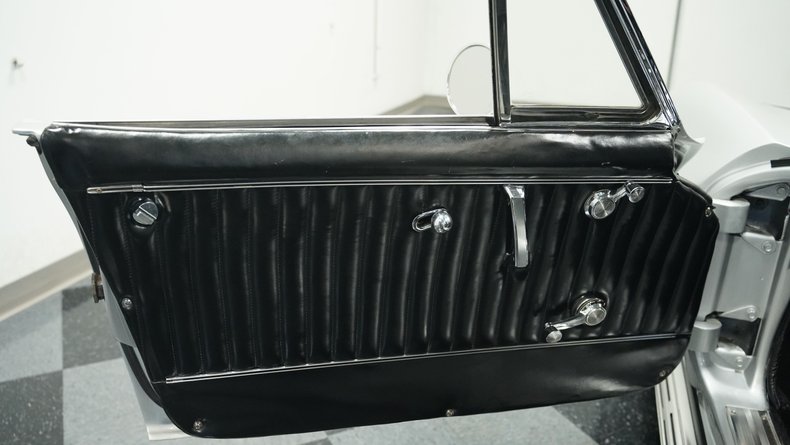 Unknown-Corvette-1966-Silver-Pearl-Black-40