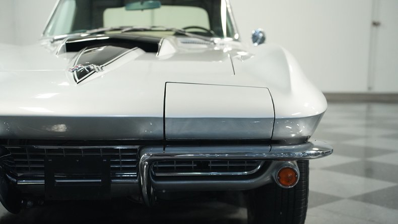 Unknown-Corvette-1966-Silver-Pearl-Black-42