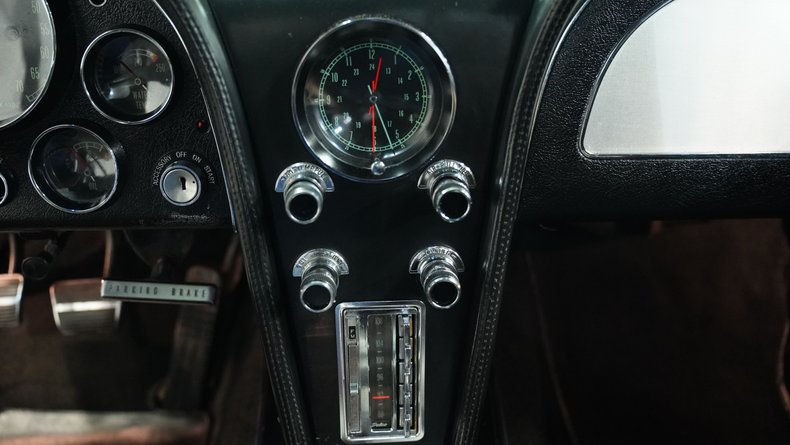 Unknown-Corvette-1966-Silver-Pearl-Black-46