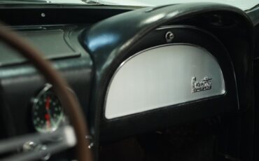 Unknown-Corvette-1966-Silver-Pearl-Black-48