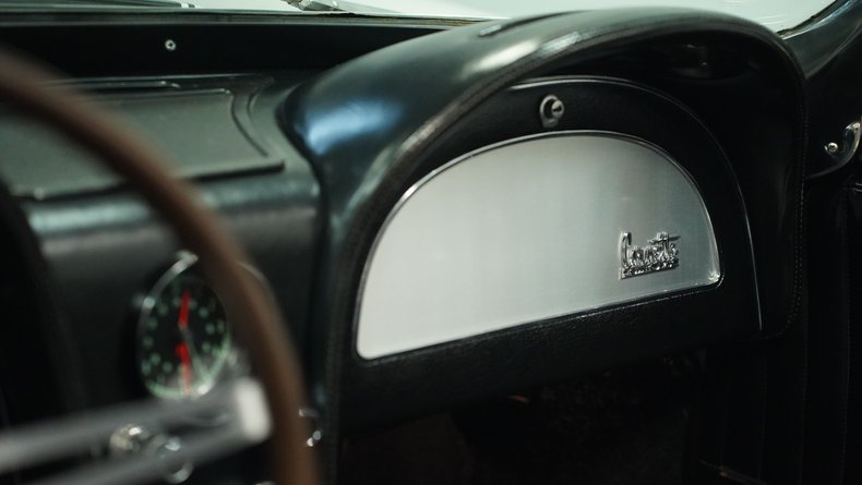 Unknown-Corvette-1966-Silver-Pearl-Black-48