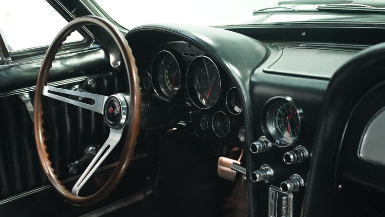 Unknown-Corvette-1966-Silver-Pearl-Black-5