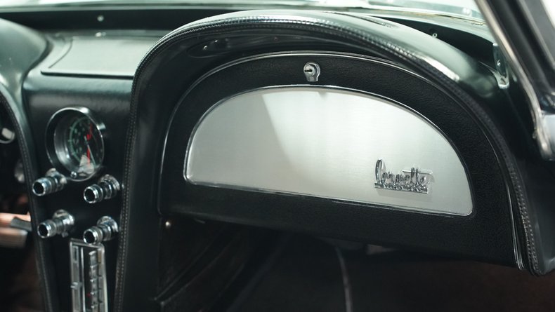 Unknown-Corvette-1966-Silver-Pearl-Black-6