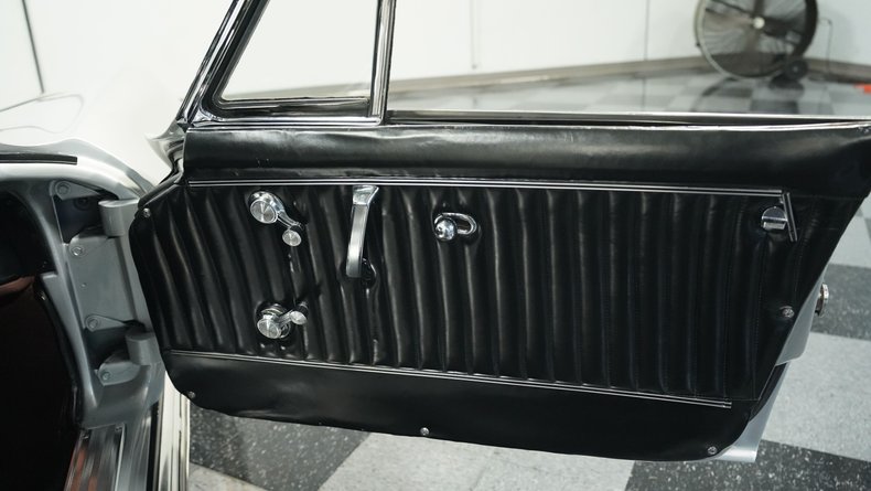 Unknown-Corvette-1966-Silver-Pearl-Black-7