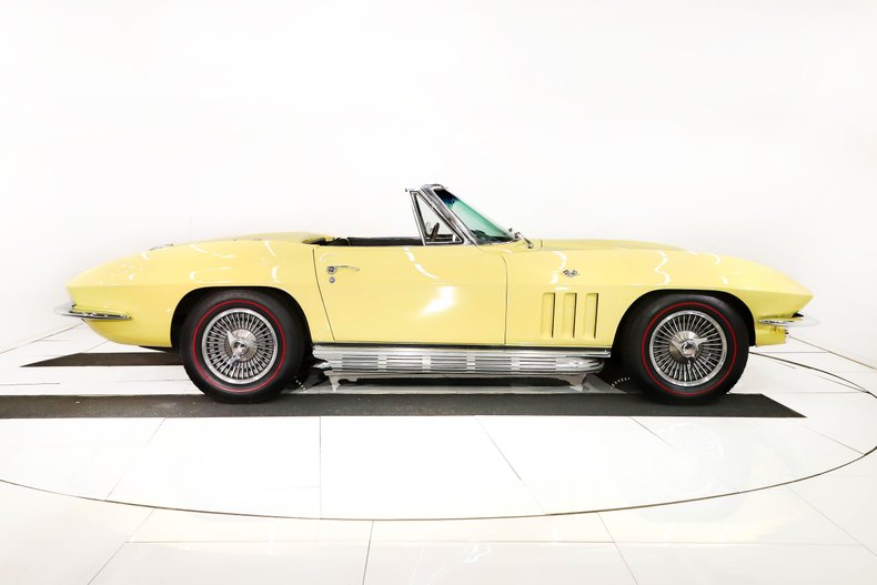 Unknown-Corvette-1966-Sunfire-Yellow-Black-12