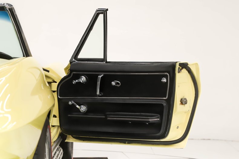 Unknown-Corvette-1966-Sunfire-Yellow-Black-14