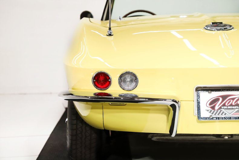 Unknown-Corvette-1966-Sunfire-Yellow-Black-20