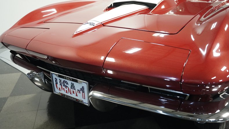 Unknown-Corvette-1967-Marlboro-Maroon-Black-1