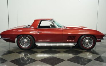 Unknown-Corvette-1967-Marlboro-Maroon-Black-13