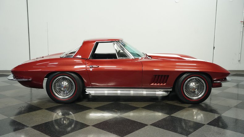 Unknown-Corvette-1967-Marlboro-Maroon-Black-13