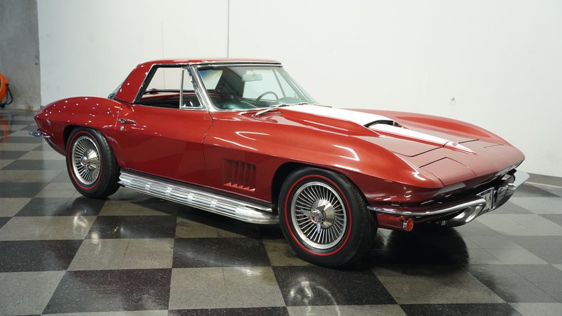 Unknown-Corvette-1967-Marlboro-Maroon-Black-14