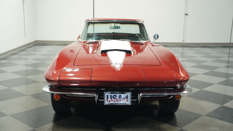 Unknown-Corvette-1967-Marlboro-Maroon-Black-16