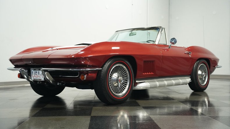 Unknown-Corvette-1967-Marlboro-Maroon-Black-2