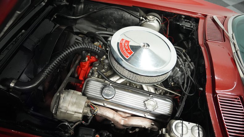 Unknown-Corvette-1967-Marlboro-Maroon-Black-24