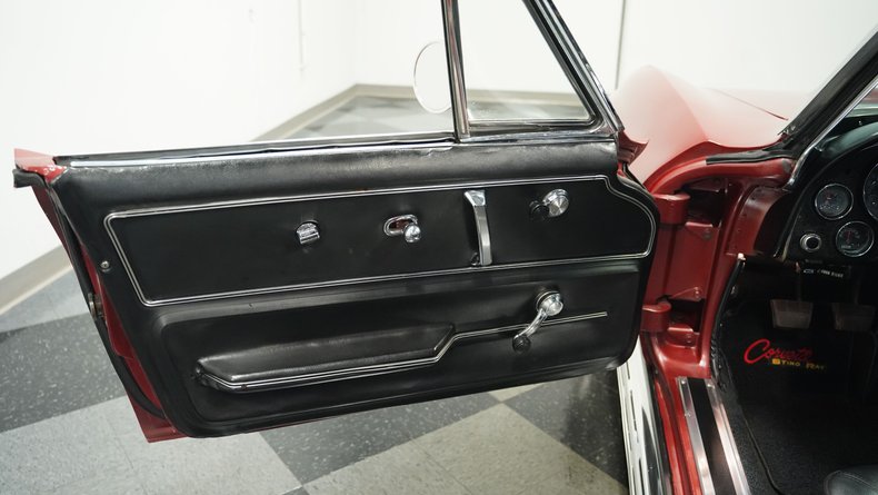 Unknown-Corvette-1967-Marlboro-Maroon-Black-27