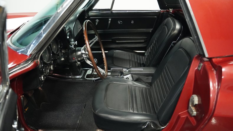 Unknown-Corvette-1967-Marlboro-Maroon-Black-28