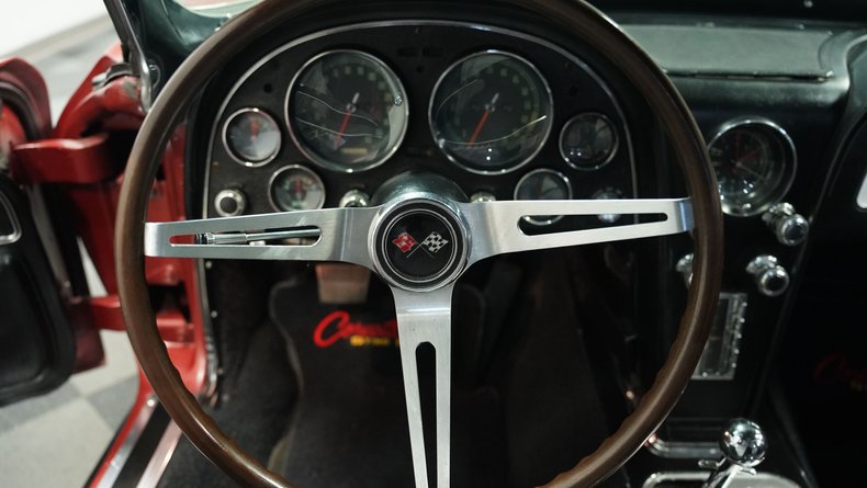 Unknown-Corvette-1967-Marlboro-Maroon-Black-29