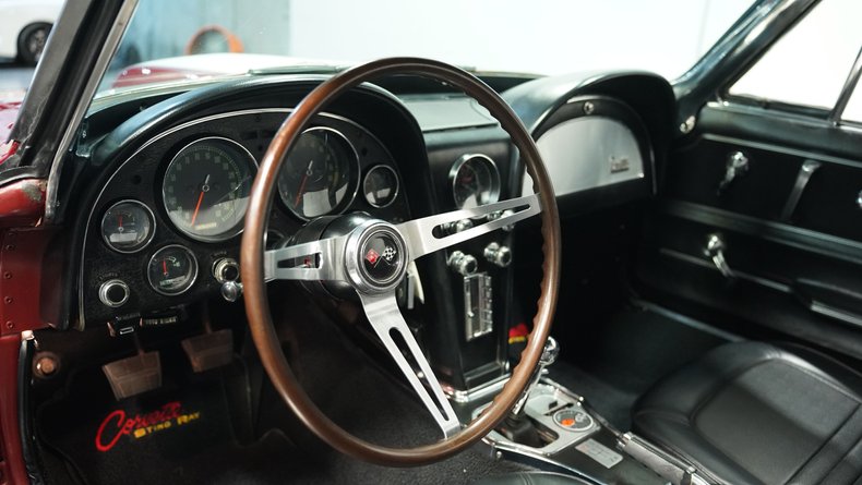 Unknown-Corvette-1967-Marlboro-Maroon-Black-30