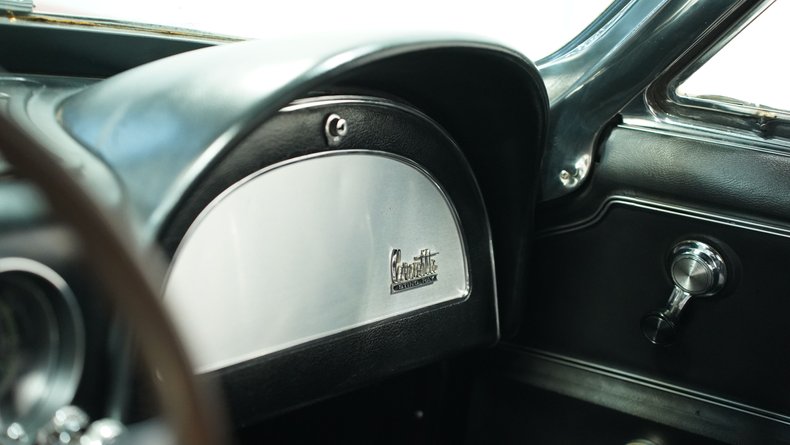 Unknown-Corvette-1967-Marlboro-Maroon-Black-33