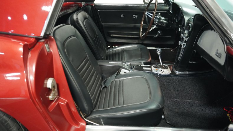 Unknown-Corvette-1967-Marlboro-Maroon-Black-36