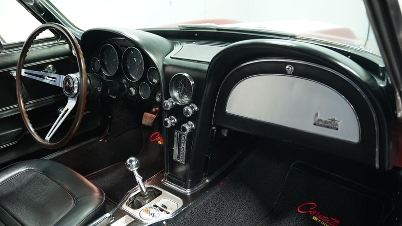Unknown-Corvette-1967-Marlboro-Maroon-Black-37