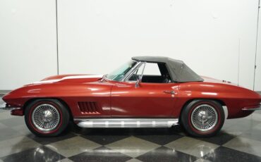 Unknown-Corvette-1967-Marlboro-Maroon-Black