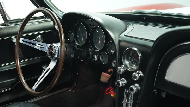 Unknown-Corvette-1967-Marlboro-Maroon-Black-38