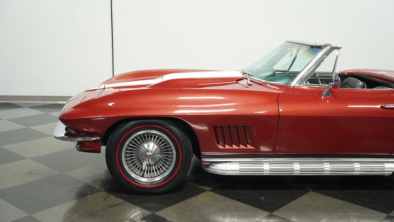 Unknown-Corvette-1967-Marlboro-Maroon-Black-4