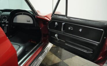 Unknown-Corvette-1967-Marlboro-Maroon-Black-41